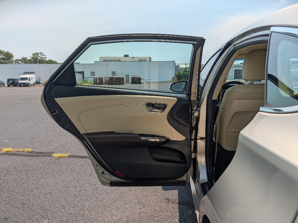 Used 2015 Toyota Avalon Limited FWD image 11