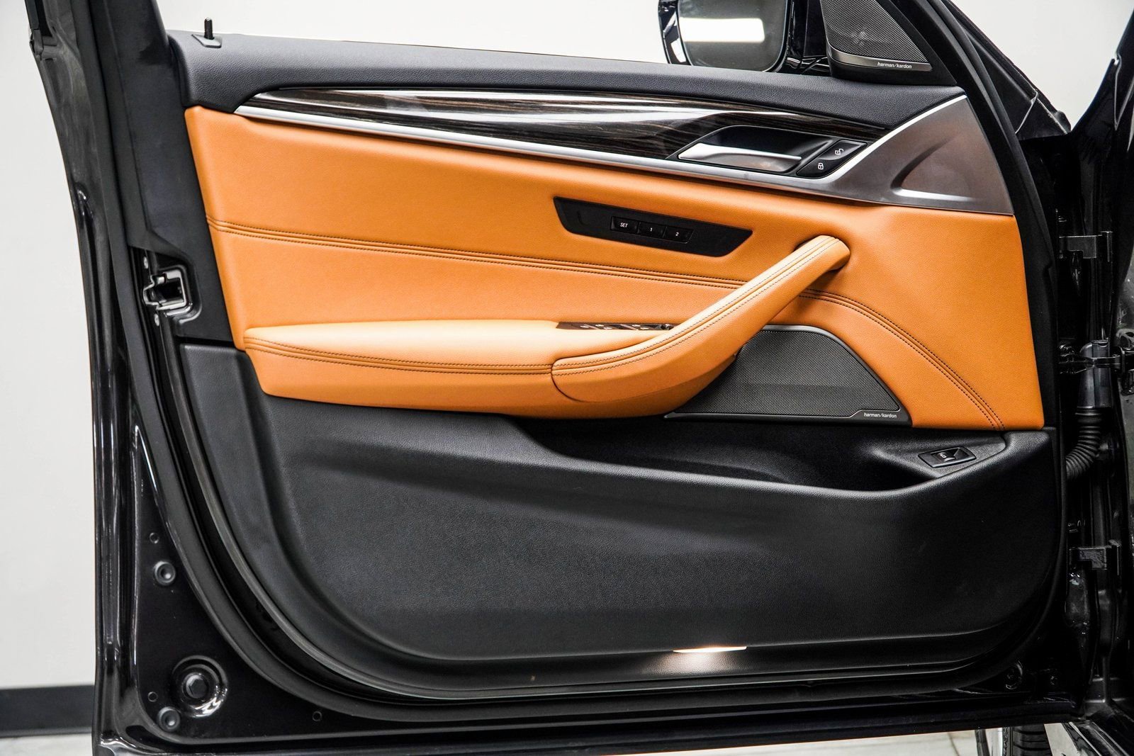 Used 2023 BMW 530i xDrive w/ Premium Package image 31