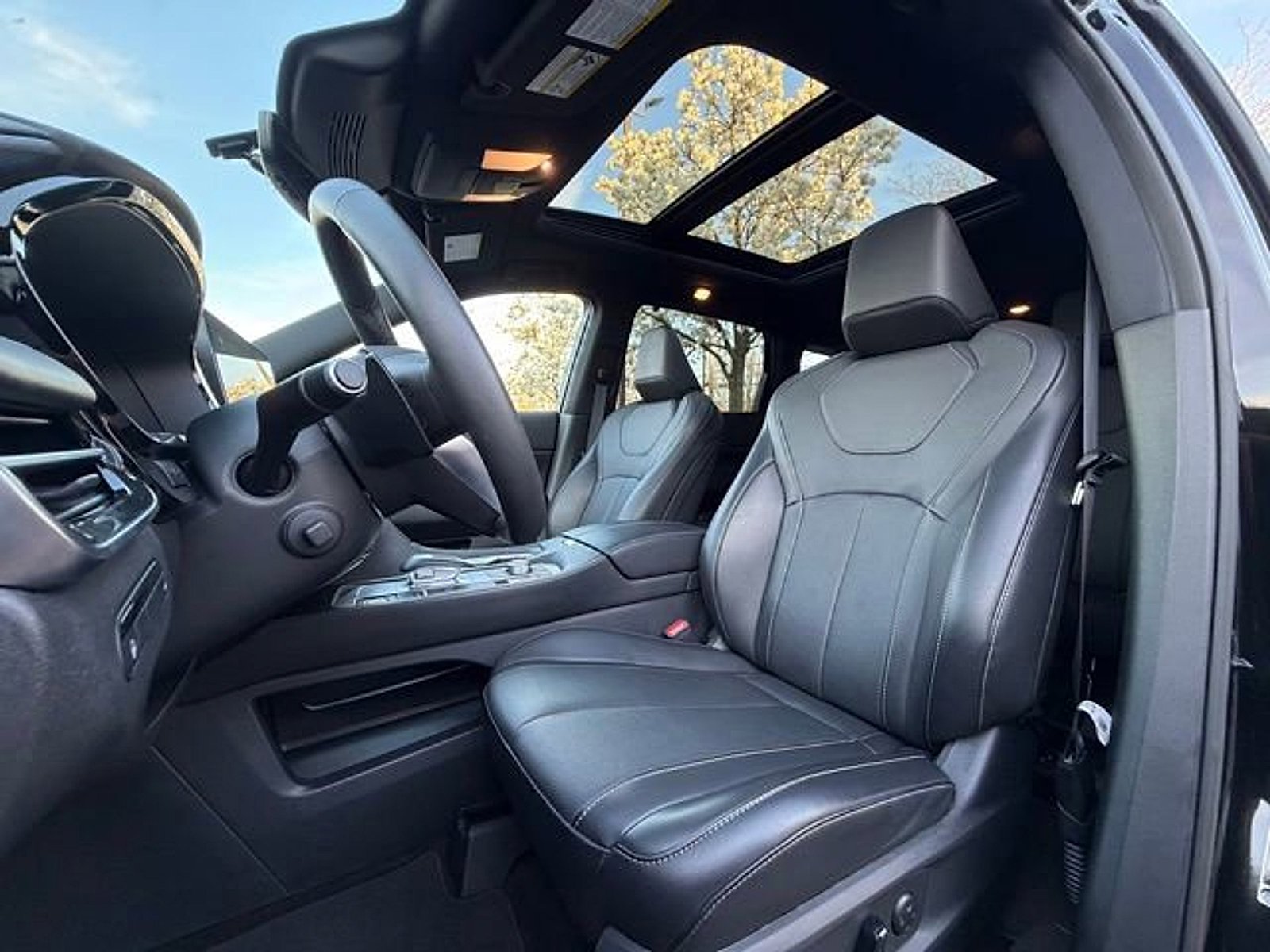 Certified 2025 INFINITI QX60 Luxe w/ Black Edition image 19