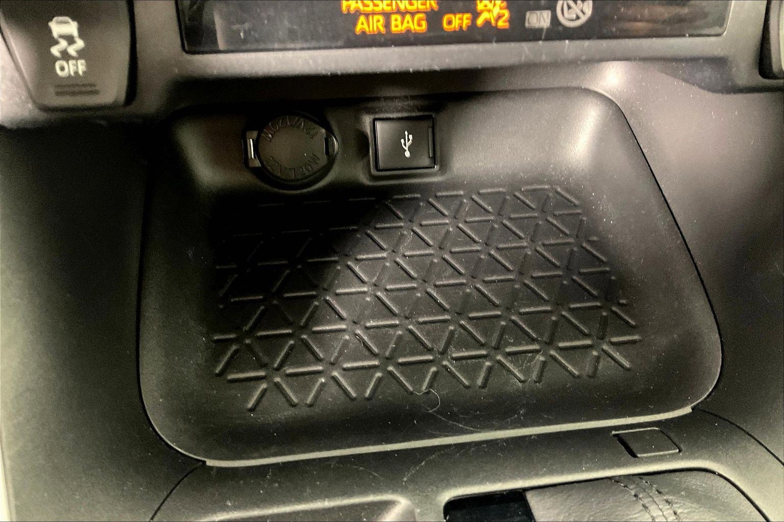 Used 2020 Toyota RAV4 XLE w/ Convenience Package FWD image 15