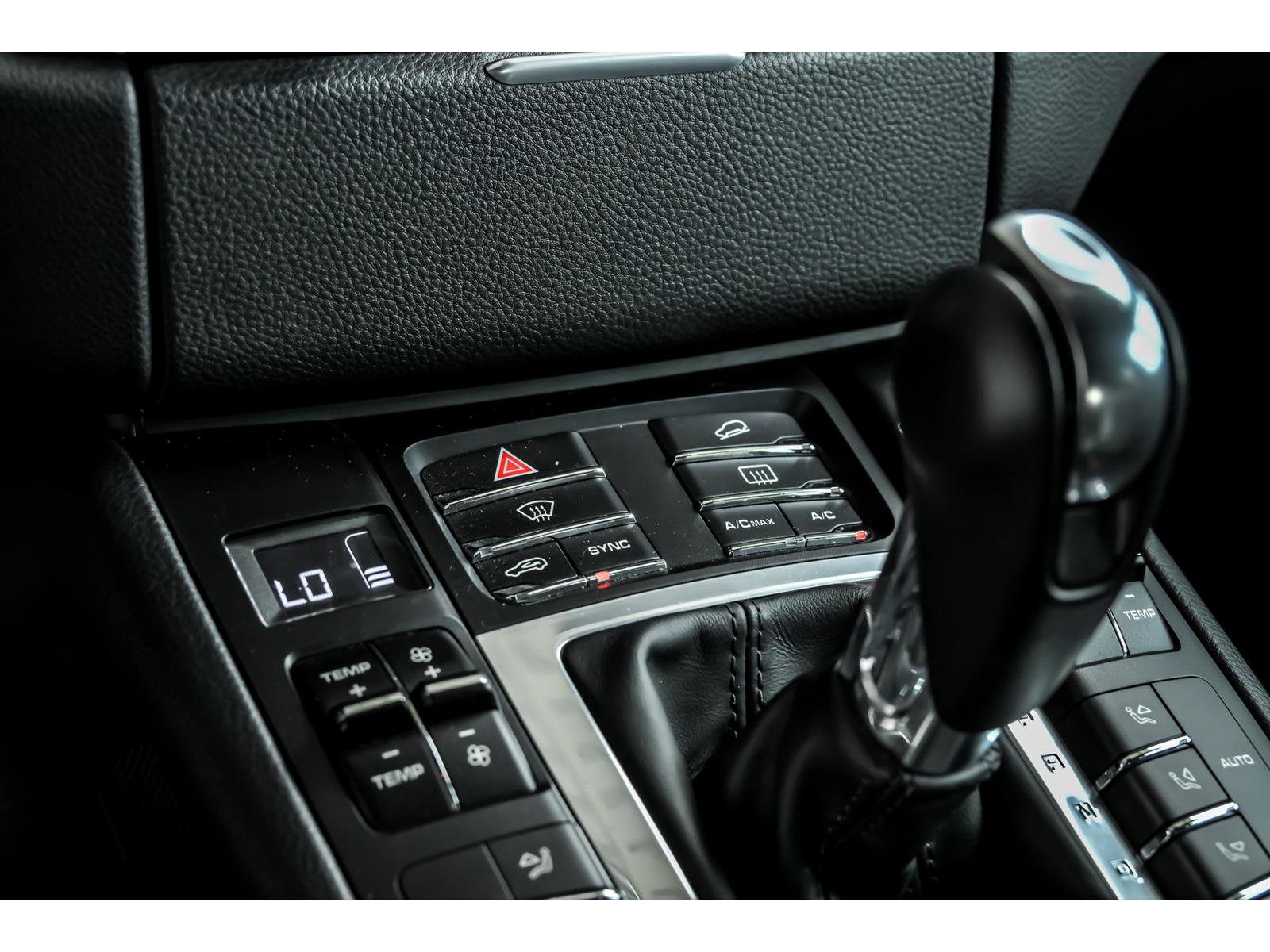 Used 2018 Porsche Macan AWD/4WD image 22