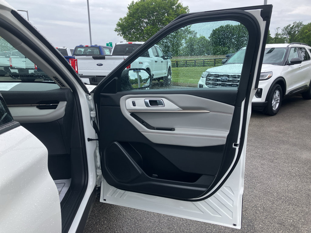 Certified 2025 Ford Explorer Active w/ Active Comfort Package RWD image 12