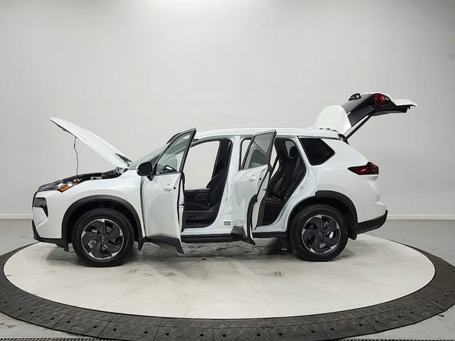 Used 2025 Nissan Rogue SV FWD image 12