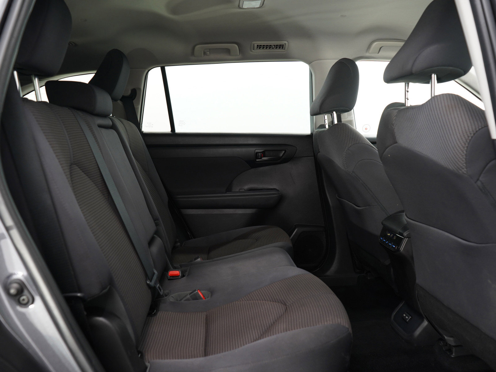 Used 2022 Toyota Highlander LE image 13