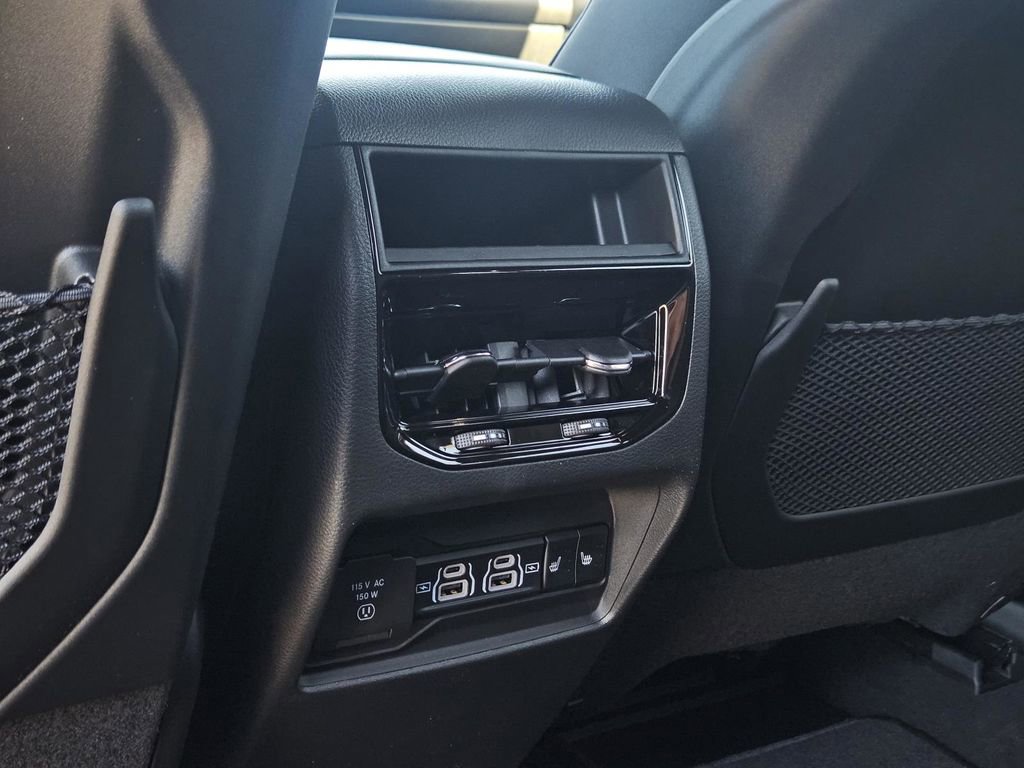 New 2025 Jeep Grand Cherokee Limited w/ Black Appearance Package image 31