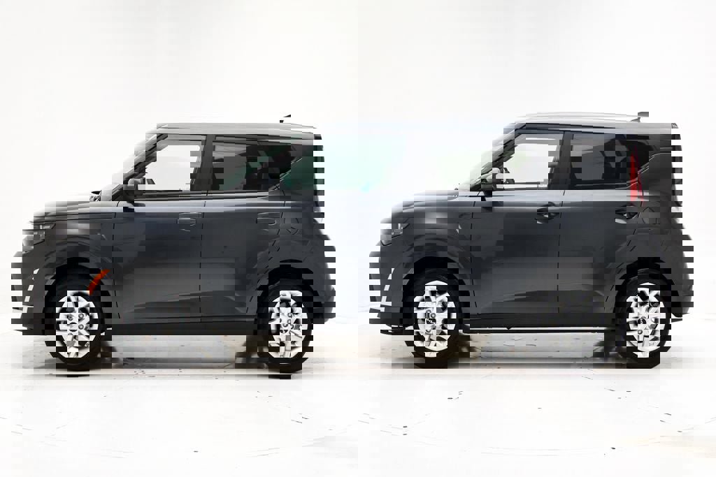 Used 2025 Kia Soul LX image 6