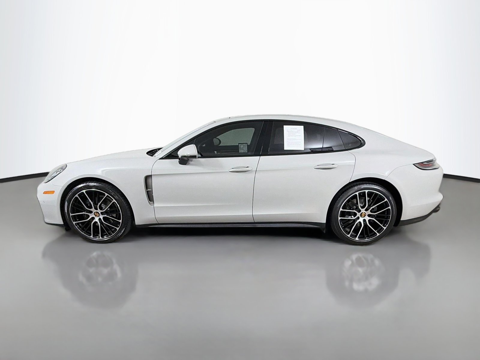 Used 2023 Porsche Panamera Platinum Edition RWD image 2