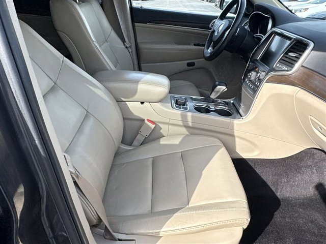 Used 2017 Jeep Grand Cherokee Limited image 26