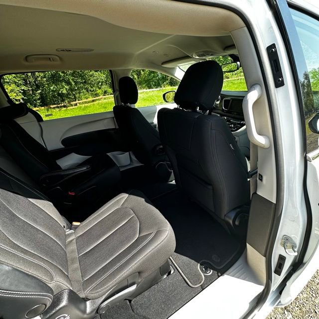 Used 2023 Chrysler Voyager LX FWD image 21