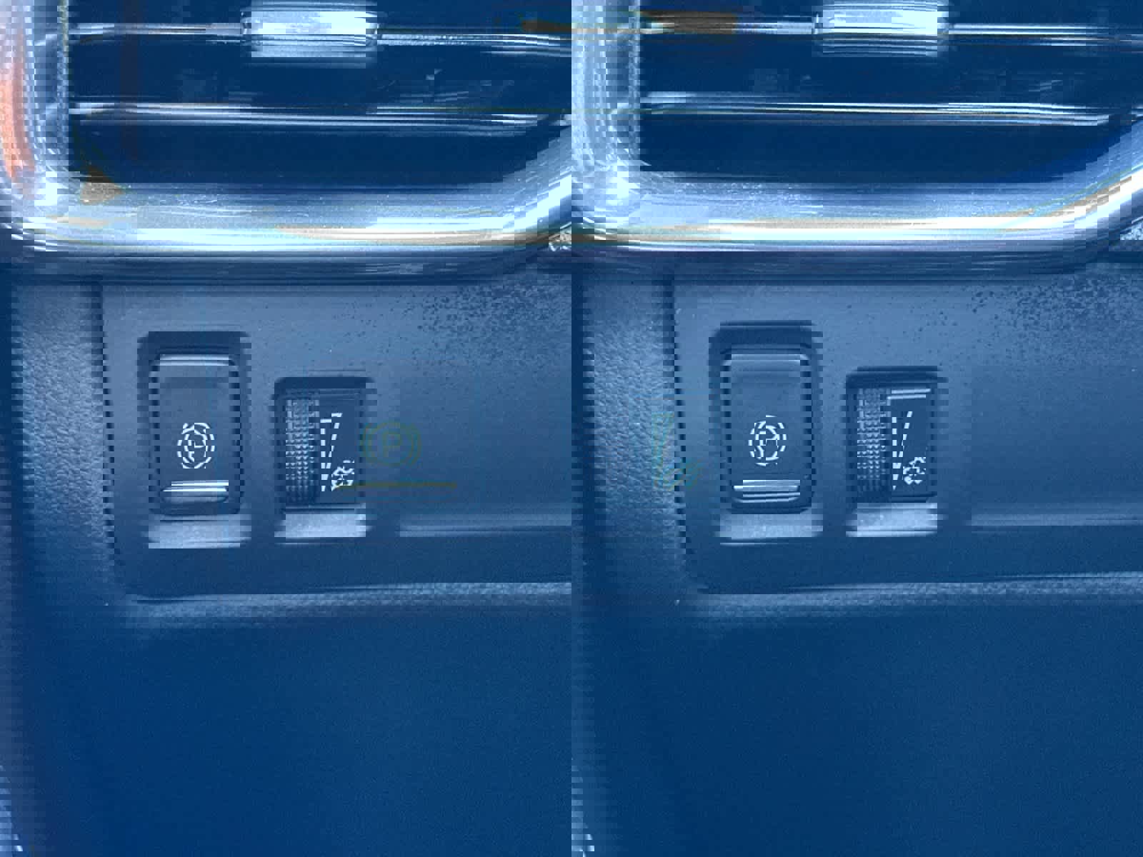 Used 2022 Cadillac XT4 Premium Luxury w/ Safety Alert Package image 28