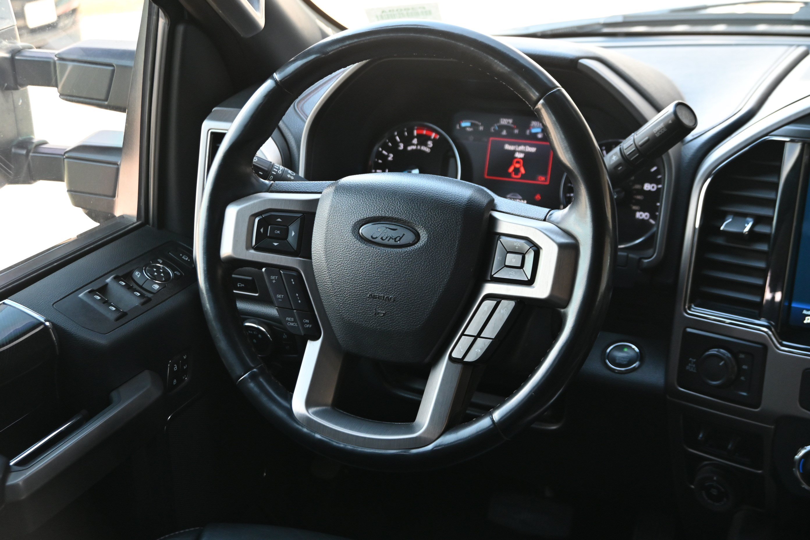 Used 2022 Ford F250 Platinum w/ FX4 Off-Road Package AWD/4WD image 29