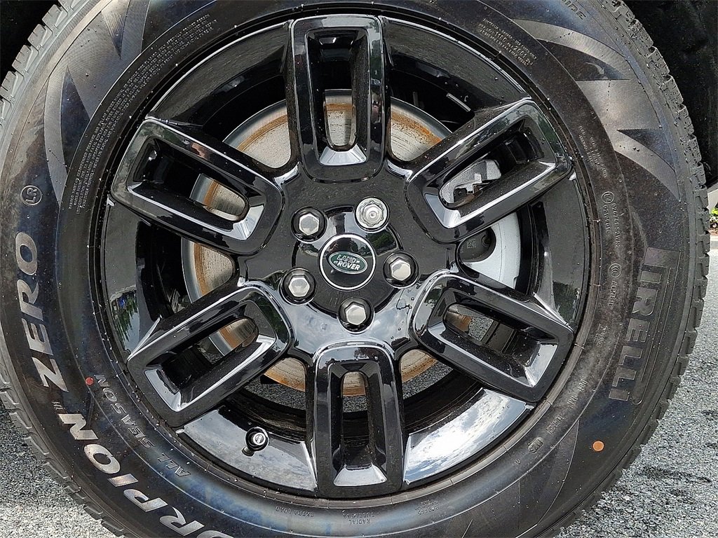 New 2025 Land Rover Defender 110 S image 5