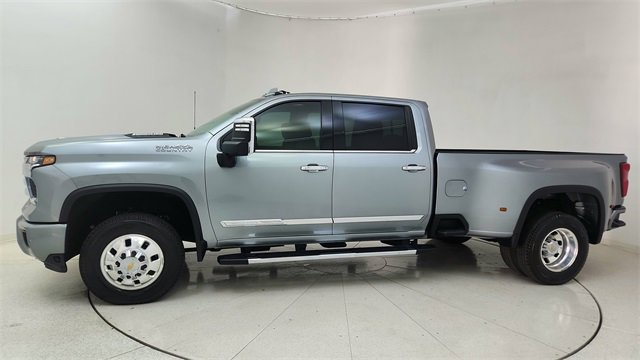 Used 2024 Chevrolet Silverado 3500 High Country image 3