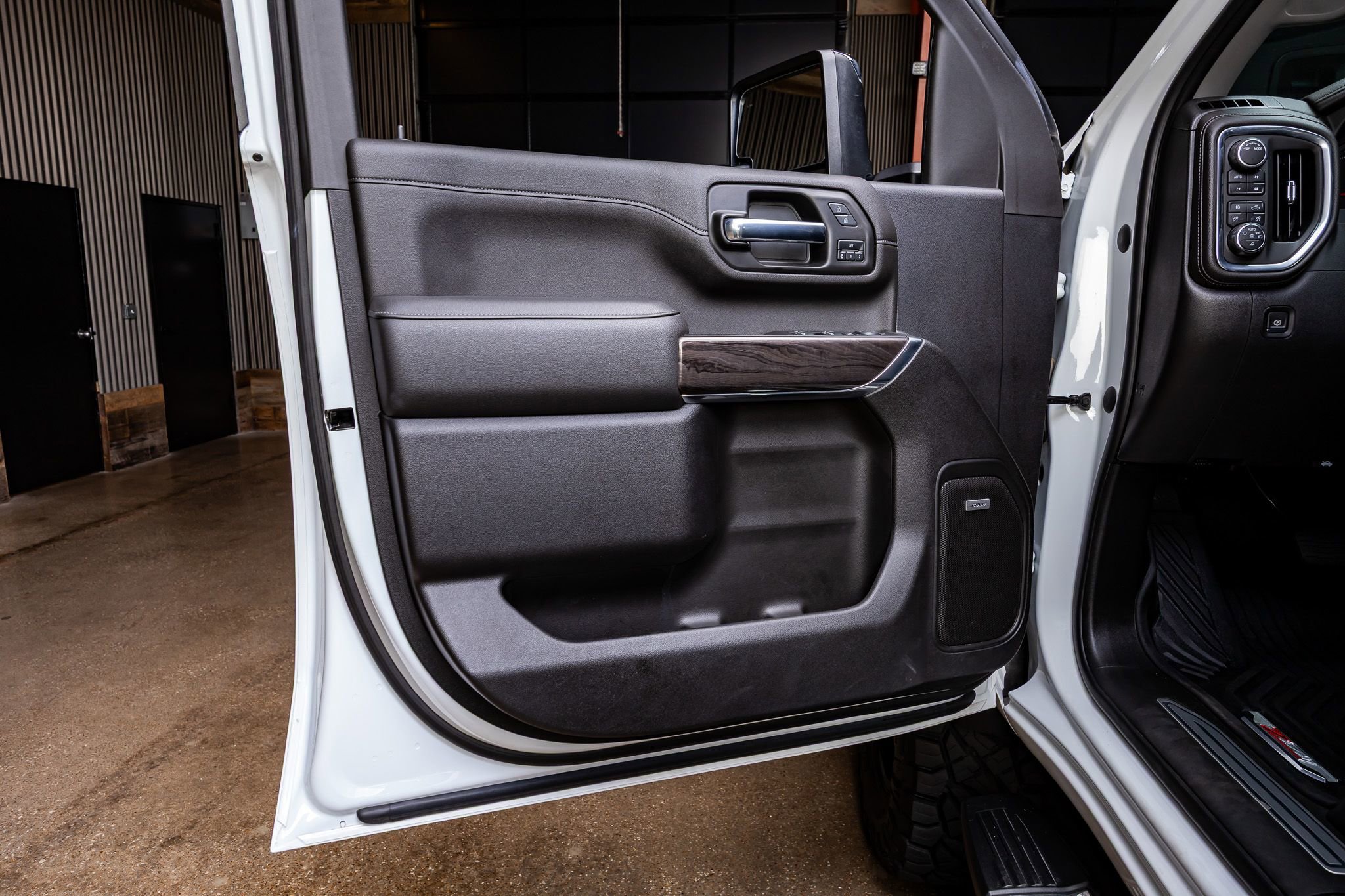 Used 2022 Chevrolet Silverado 2500 LTZ w/ LTZ Plus Package image 37