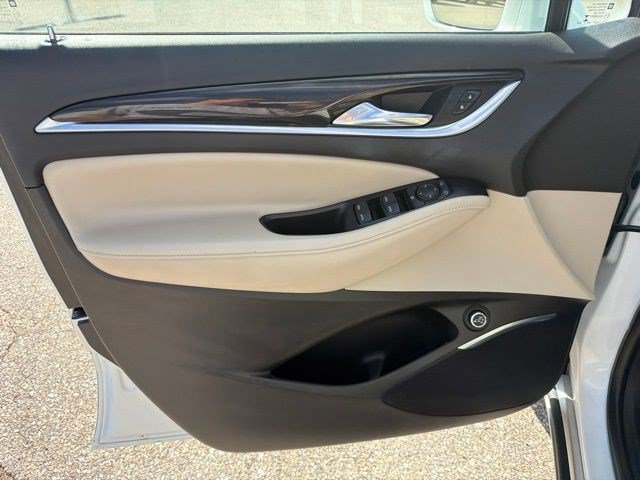 Used 2018 Buick Enclave Essence AWD/4WD image 11