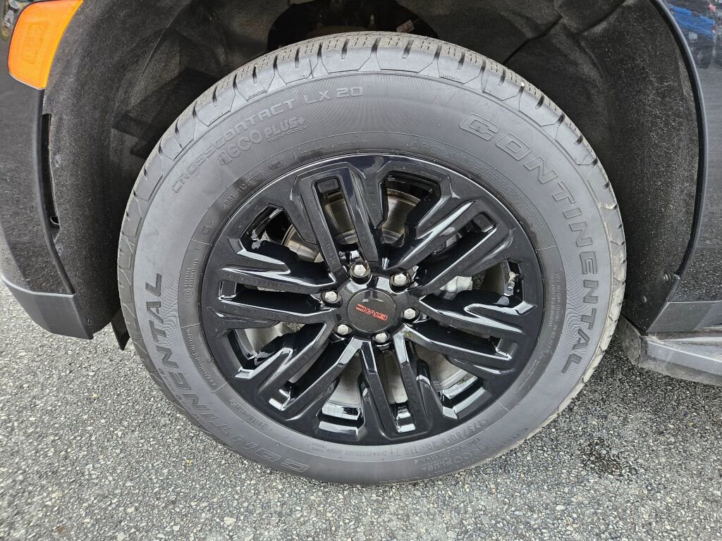 Used 2024 GMC Yukon XL SLE image 9