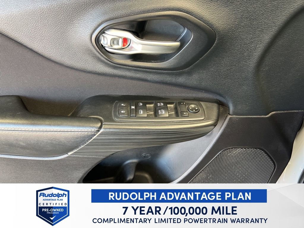 Used 2016 Jeep Cherokee Latitude image 12