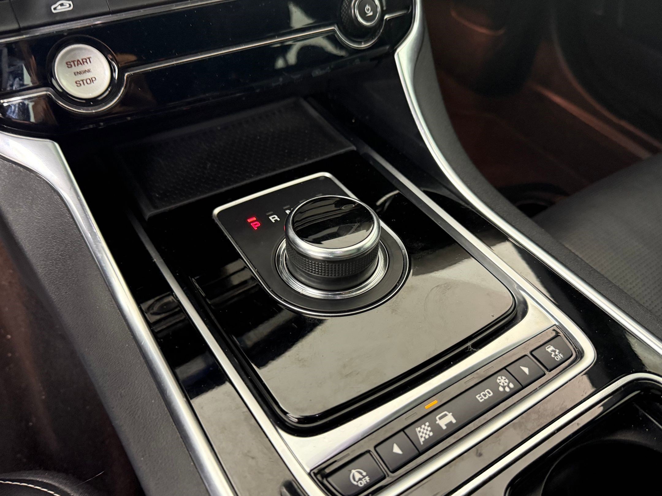 Used 2019 Jaguar XE Landmark Edition image 18