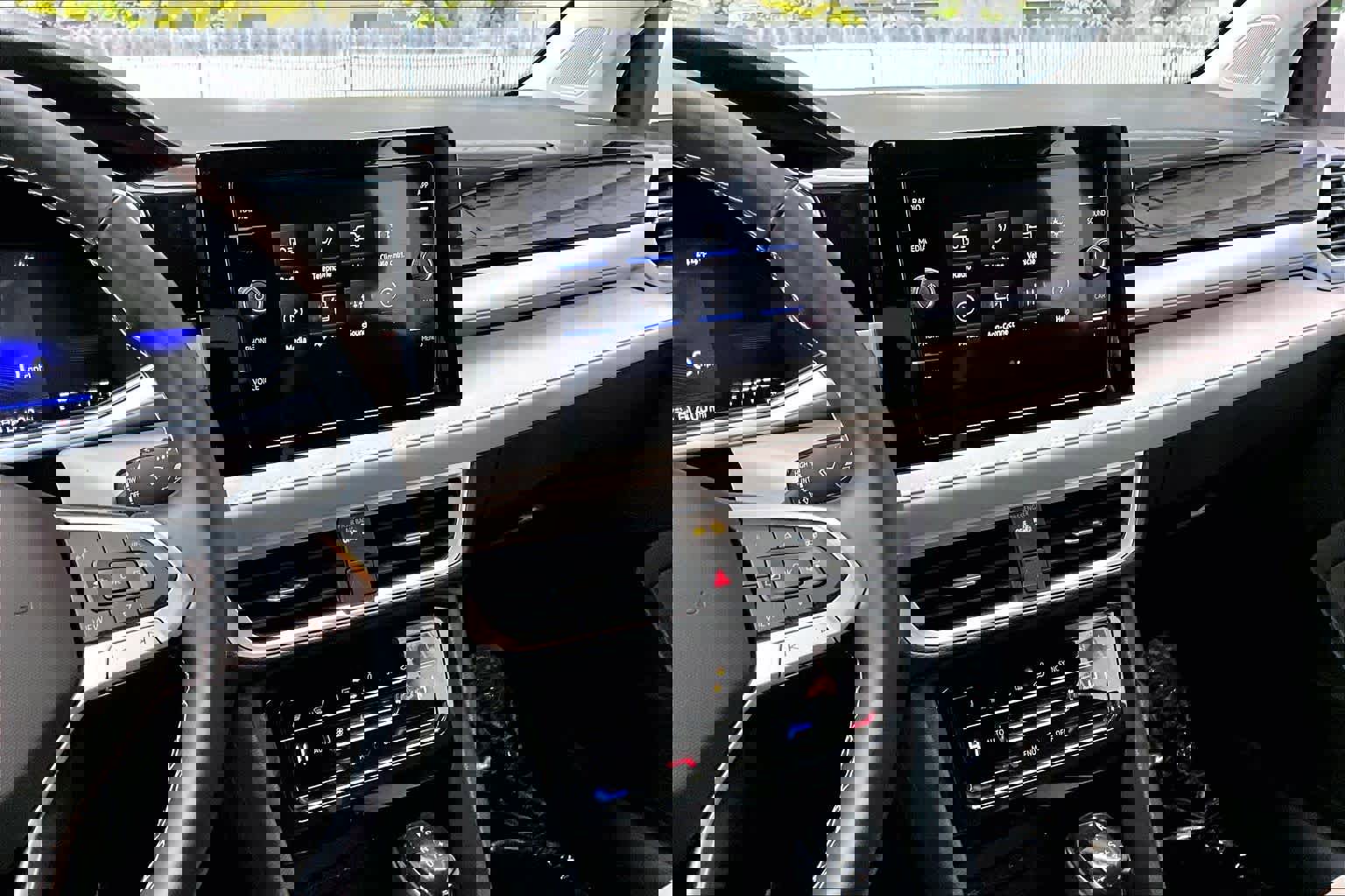 Used 2025 Volkswagen Taos SE image 9