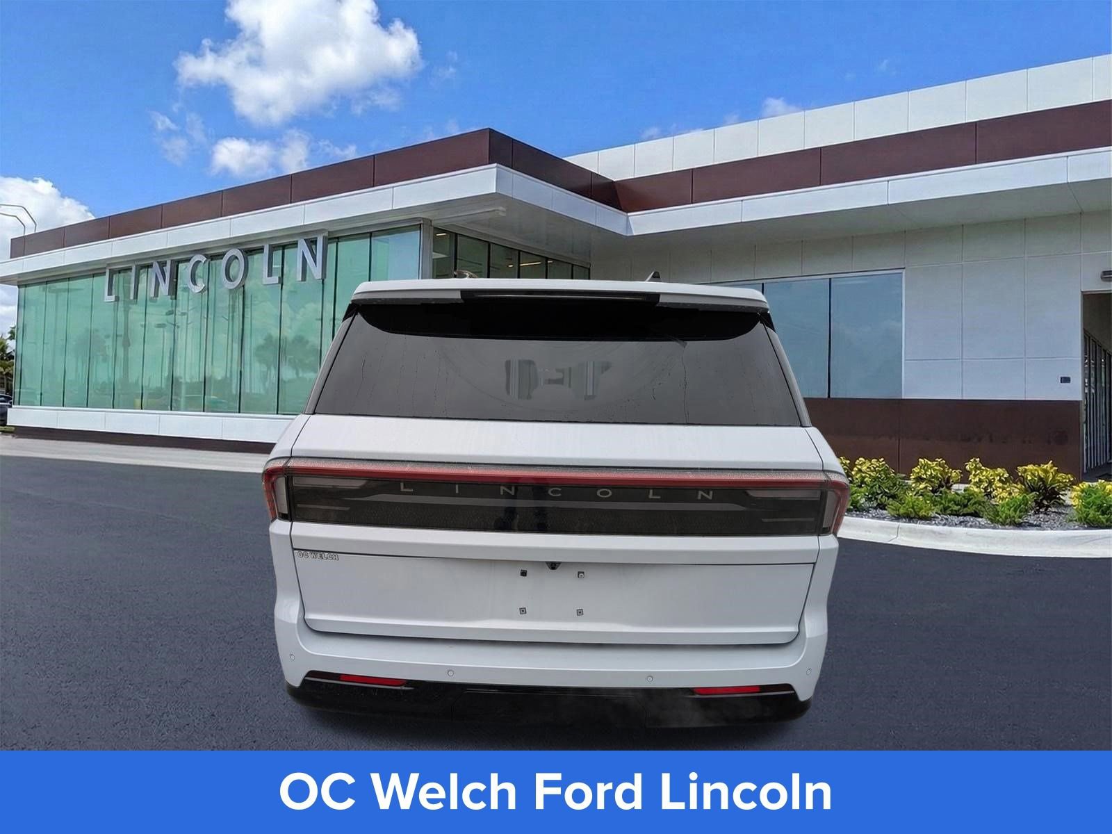 Certified 2025 Lincoln Navigator L Black Label AWD/4WD image 6