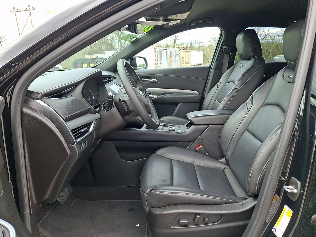 Used 2022 Cadillac XT4 Premium Luxury w/ Safety Alert Package AWD/4WD image 13