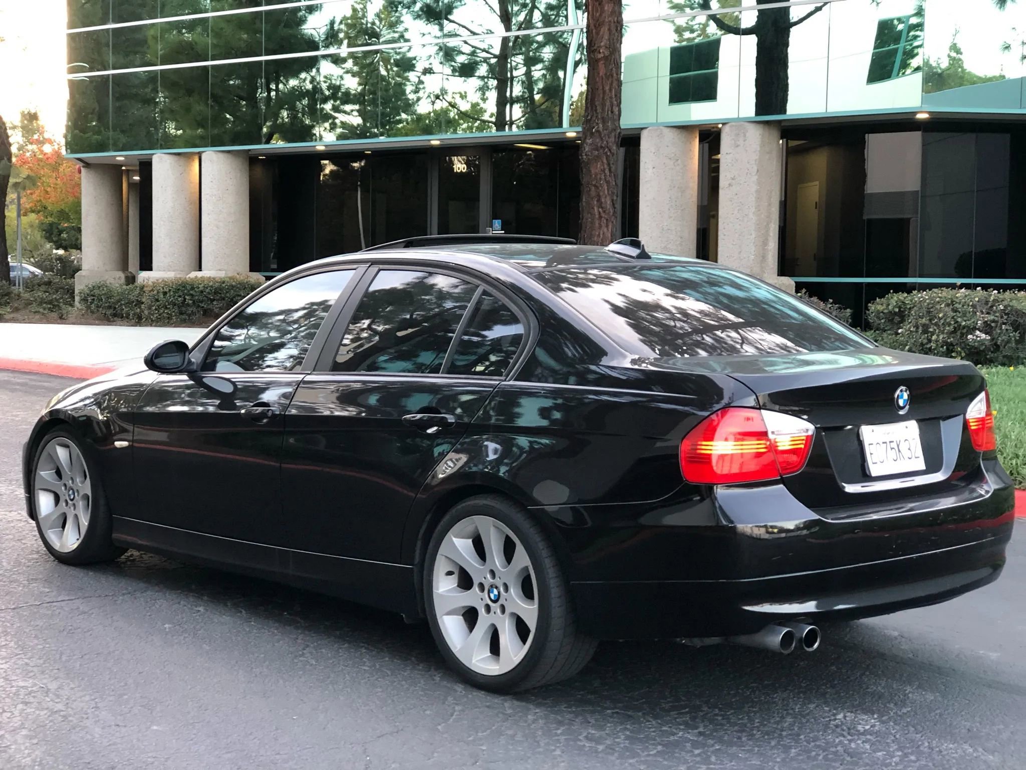 Used 2006 BMW 330i Sedan RWD image 7