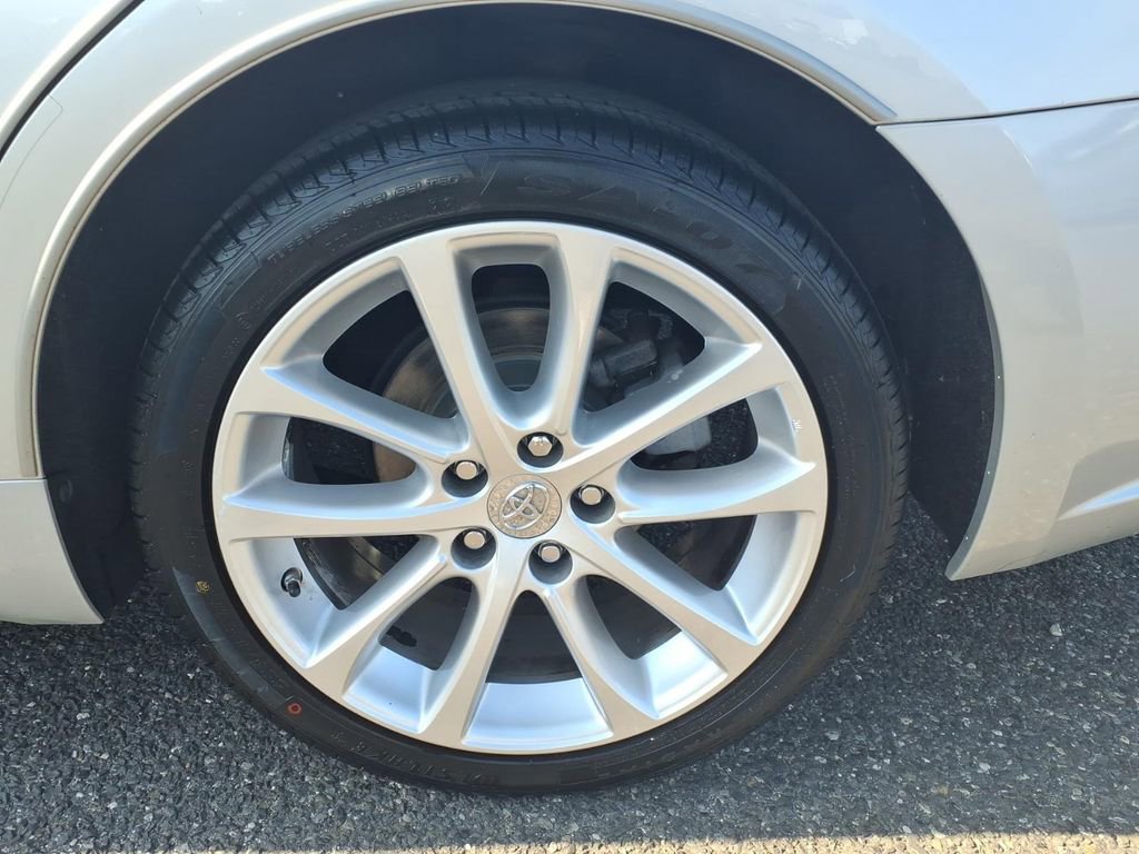 Used 2013 Toyota Avalon Limited image 17