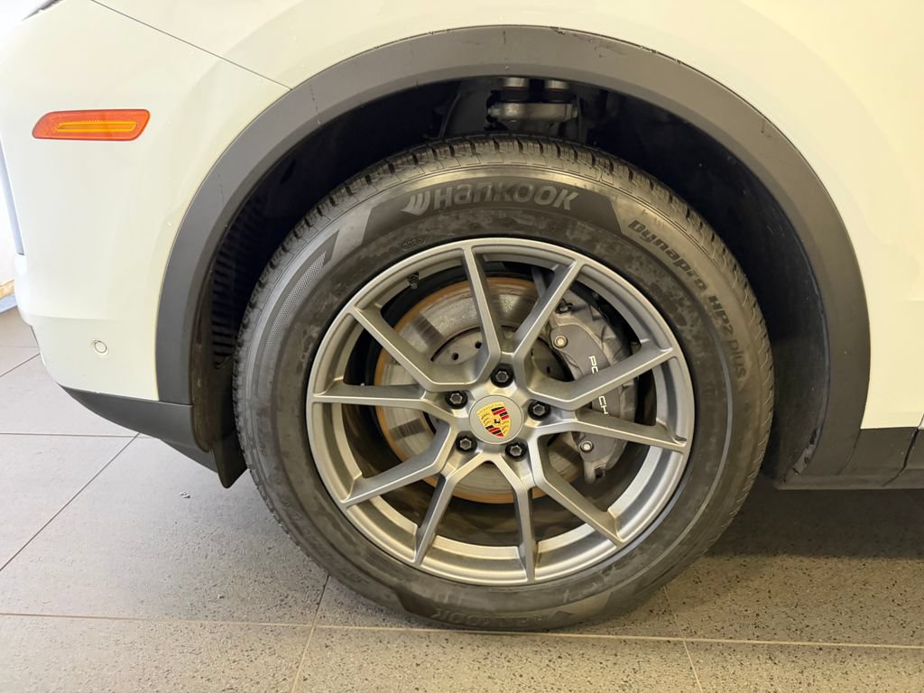 Certified 2024 Porsche Cayenne AWD/4WD image 10