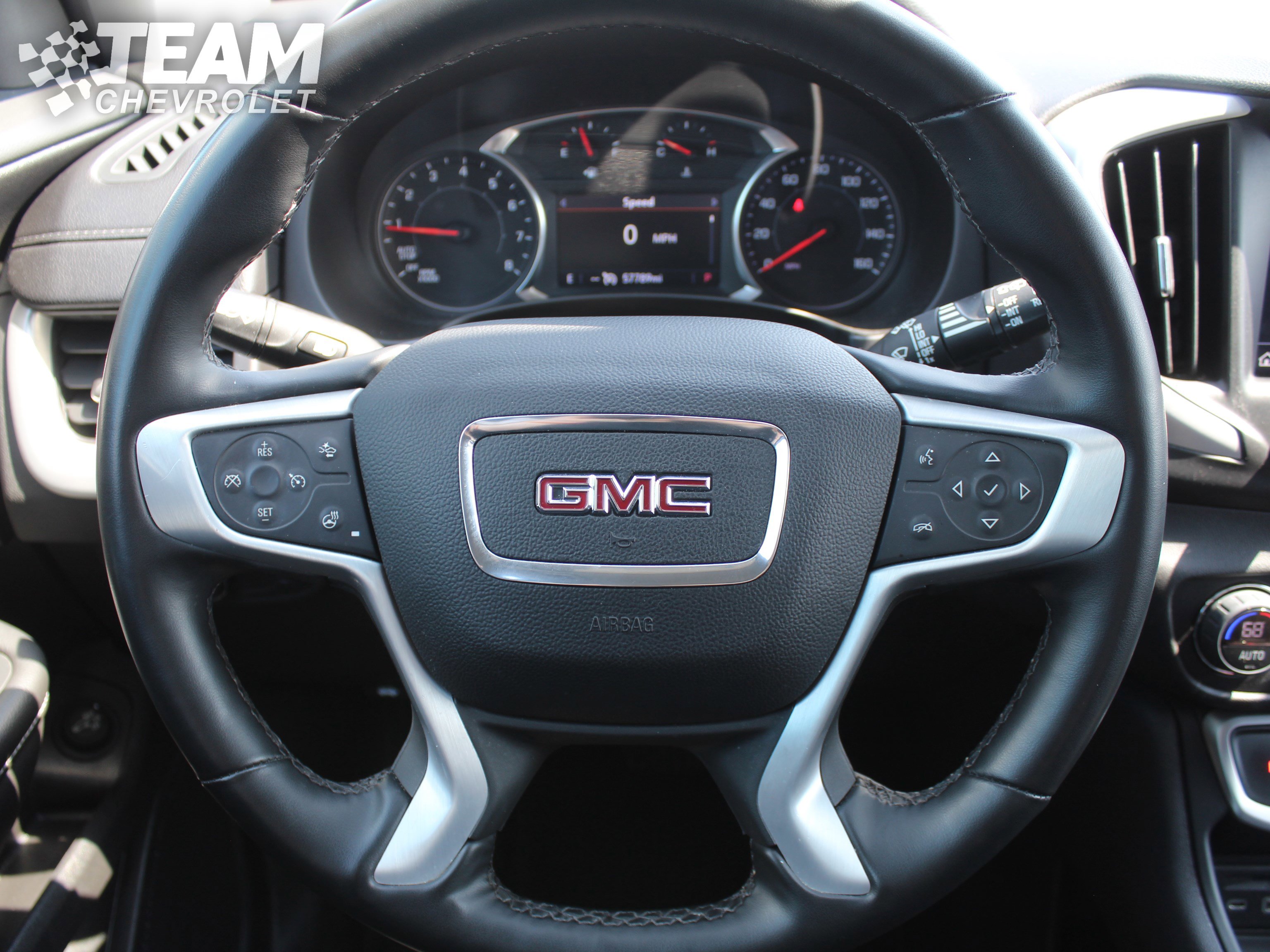 Used 2024 GMC Terrain SLT image 13