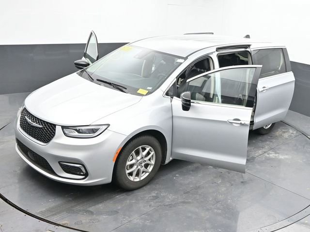 Used 2024 Chrysler Pacifica Touring-L image 62