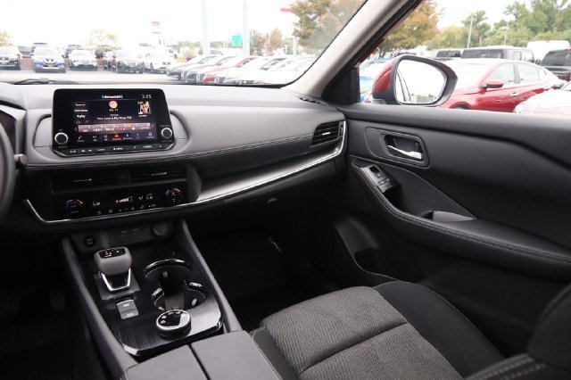 Certified 2025 Nissan Rogue SV AWD/4WD image 27