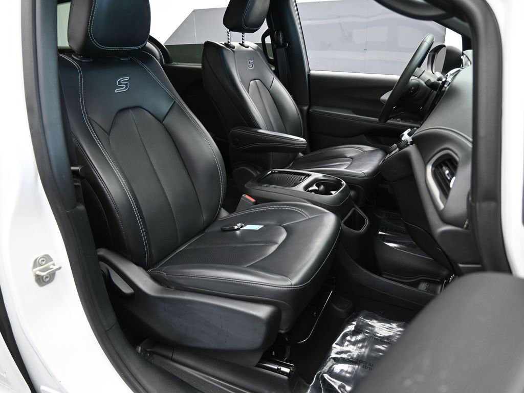 Used 2023 Chrysler Pacifica Touring-L w/ S Appearance Package image 48