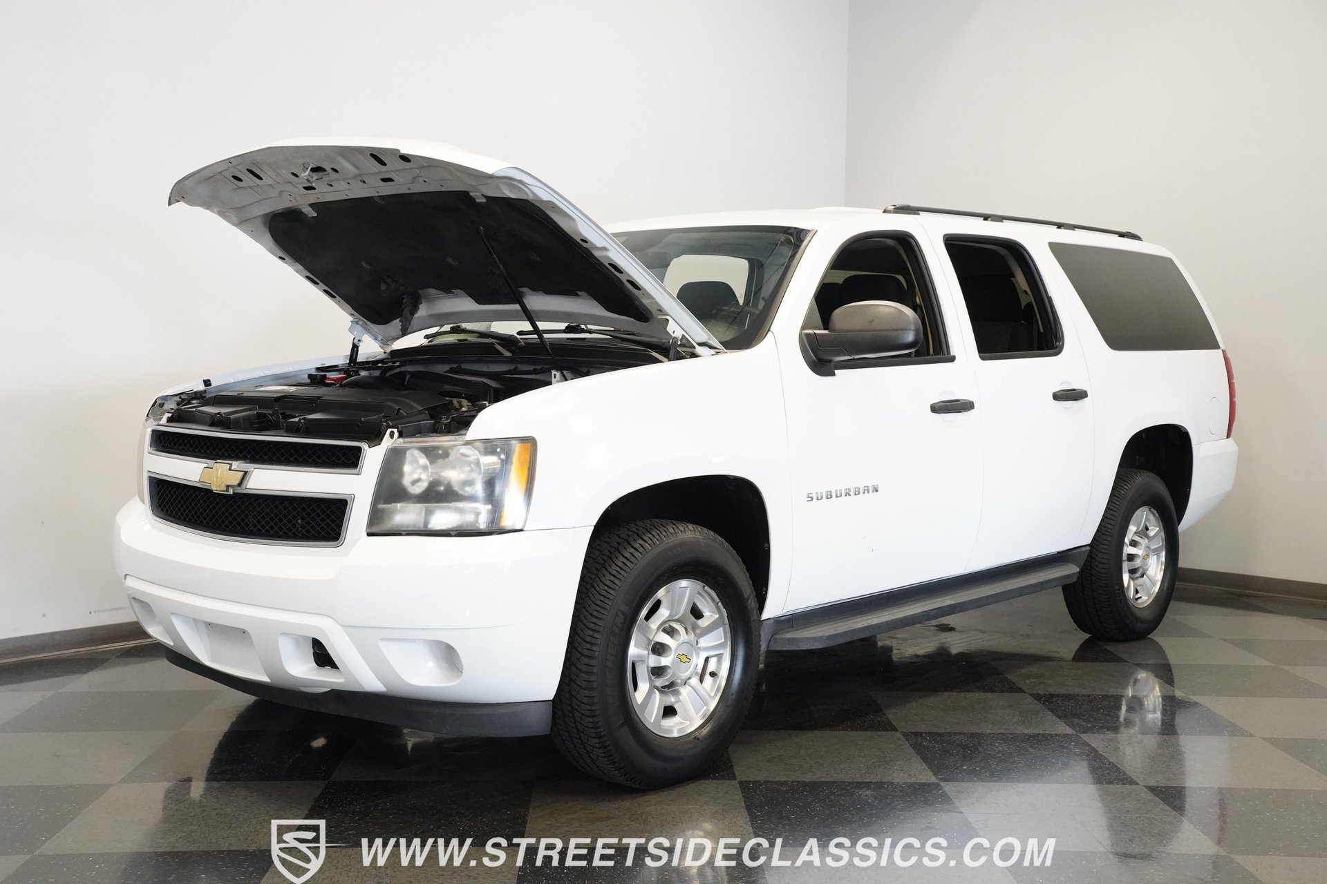 Used 2011 Chevrolet Suburban 2500 w/ Skid Plate Package image 32