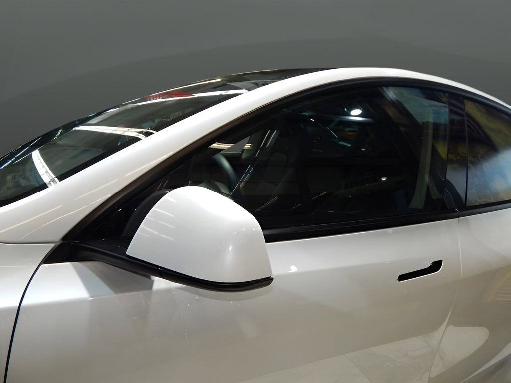 Used 2023 Tesla Model Y Long Range AWD/4WD image 11