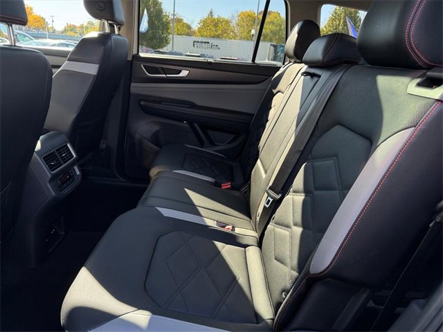 Used 2024 Volkswagen Atlas Peak Edition SE image 5