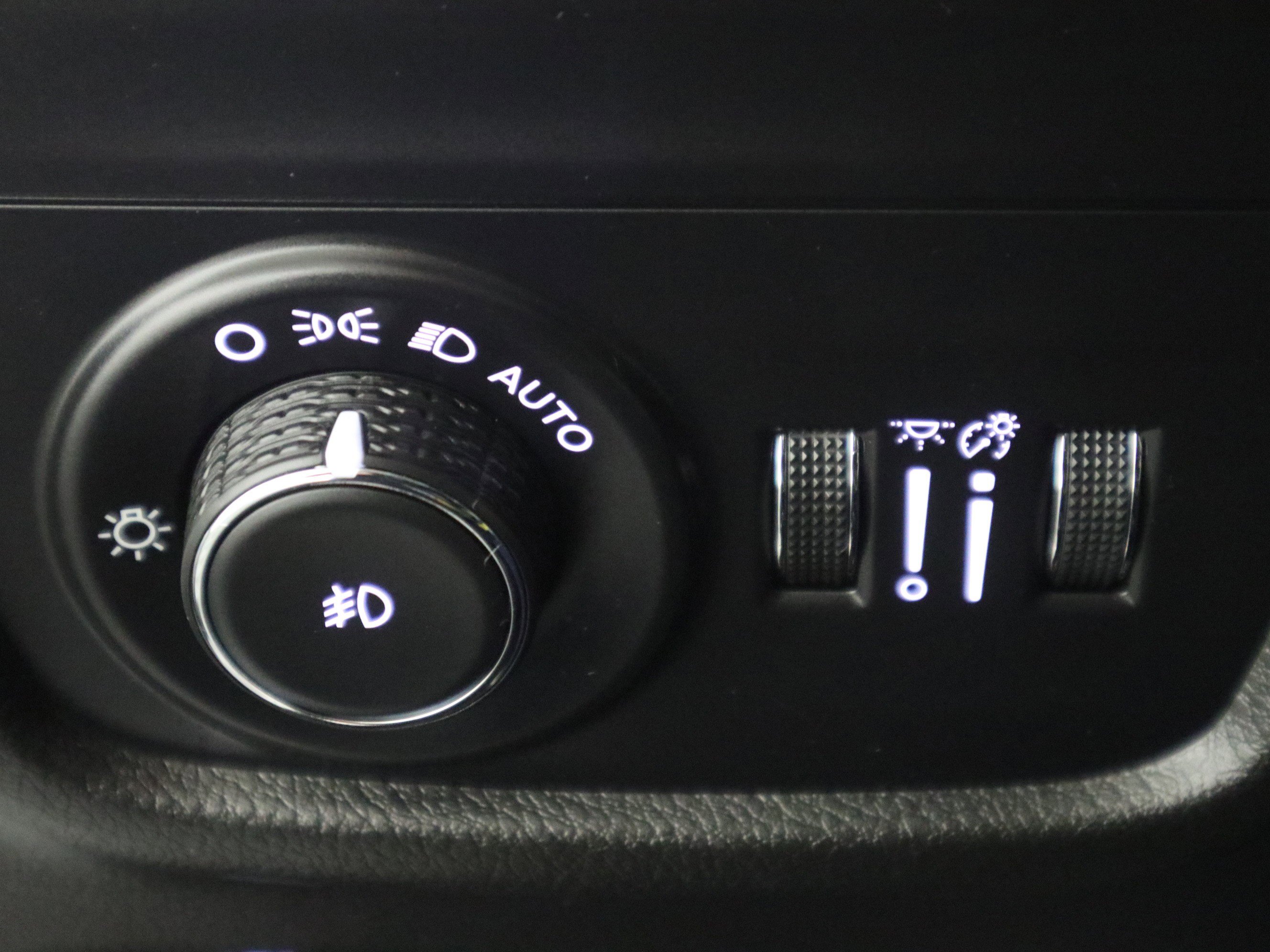 Certified 2022 Jeep Grand Cherokee Overland w/ Luxury Tech Group IV image 33