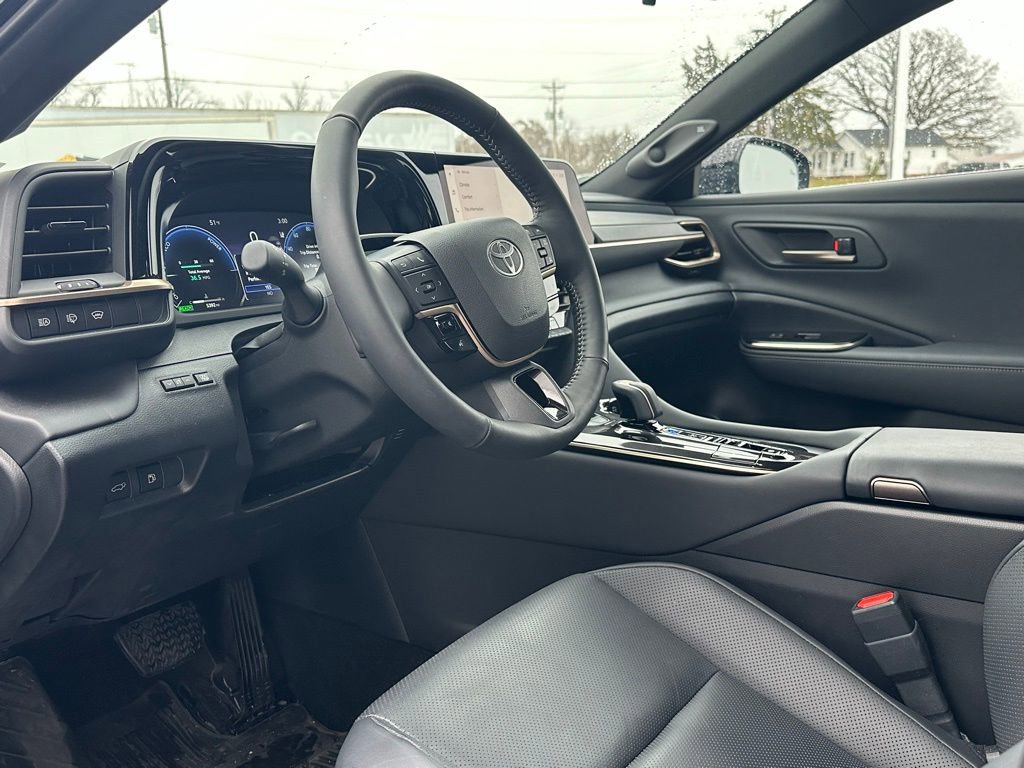 Used 2025 Toyota Crown Signia w/ Advanced Technology Package image 8