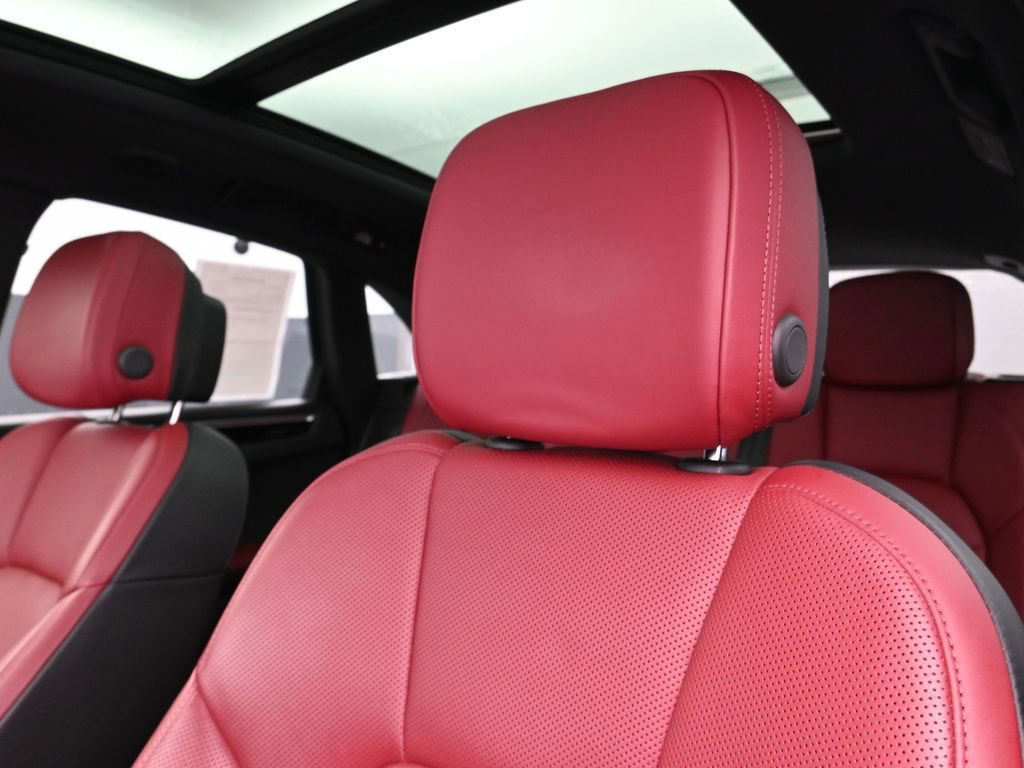 Certified 2022 Porsche Macan image 15