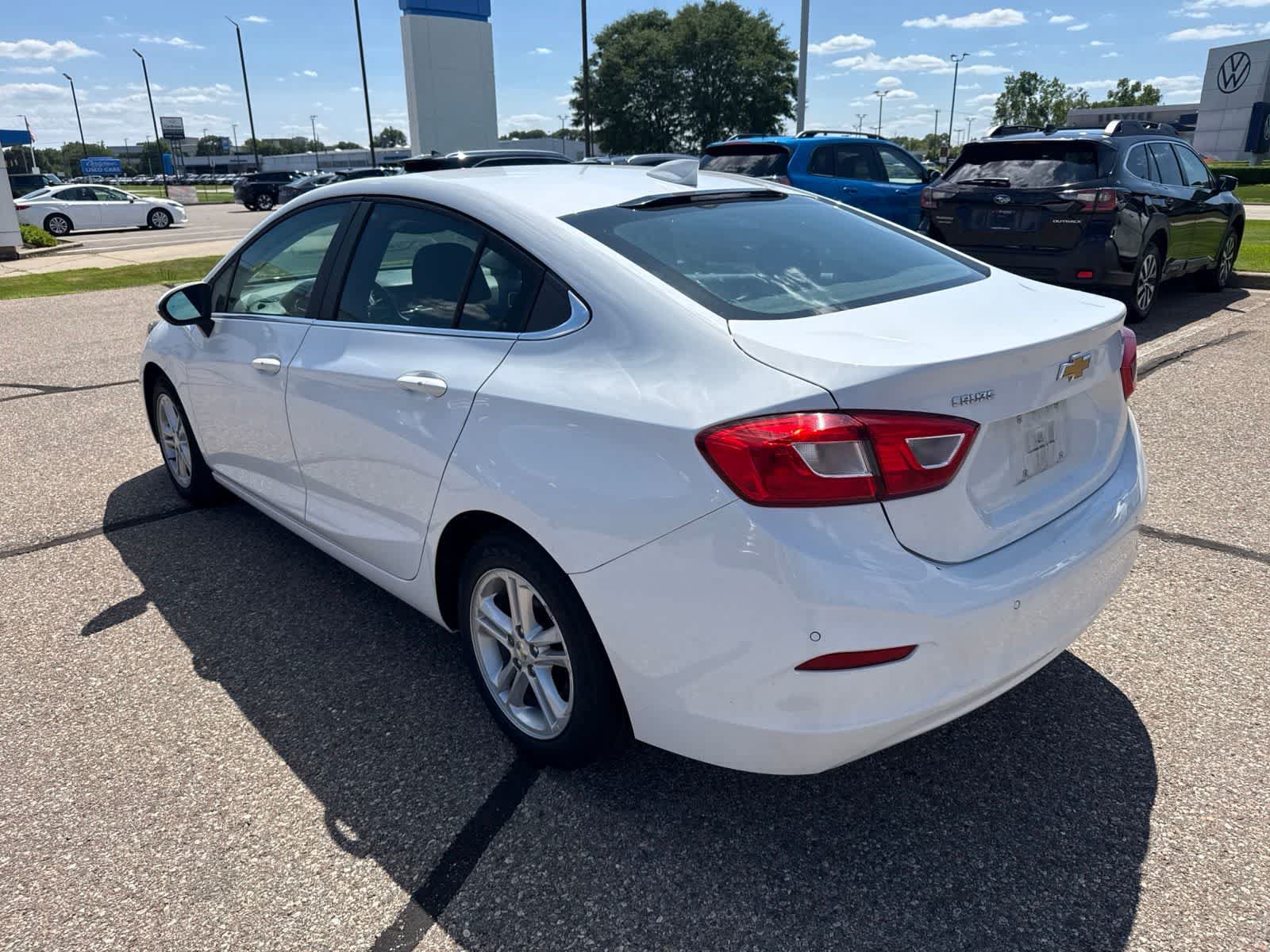 Used 2018 Chevrolet Cruze LT w/ Convenience Package FWD video 2