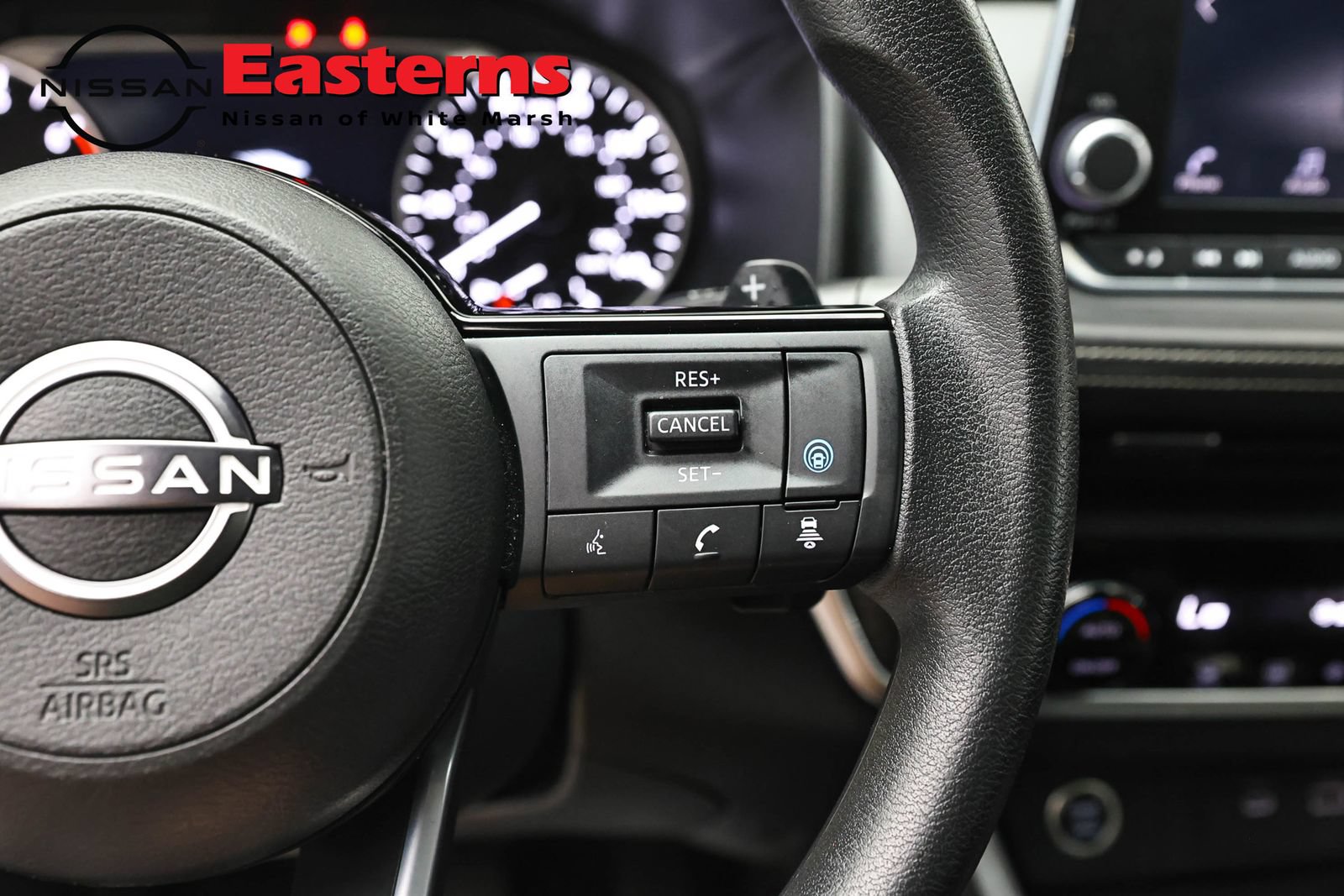 Used 2023 Nissan Rogue SV AWD/4WD image 16