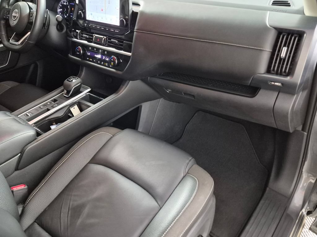 Used 2025 Nissan Pathfinder SL FWD image 30