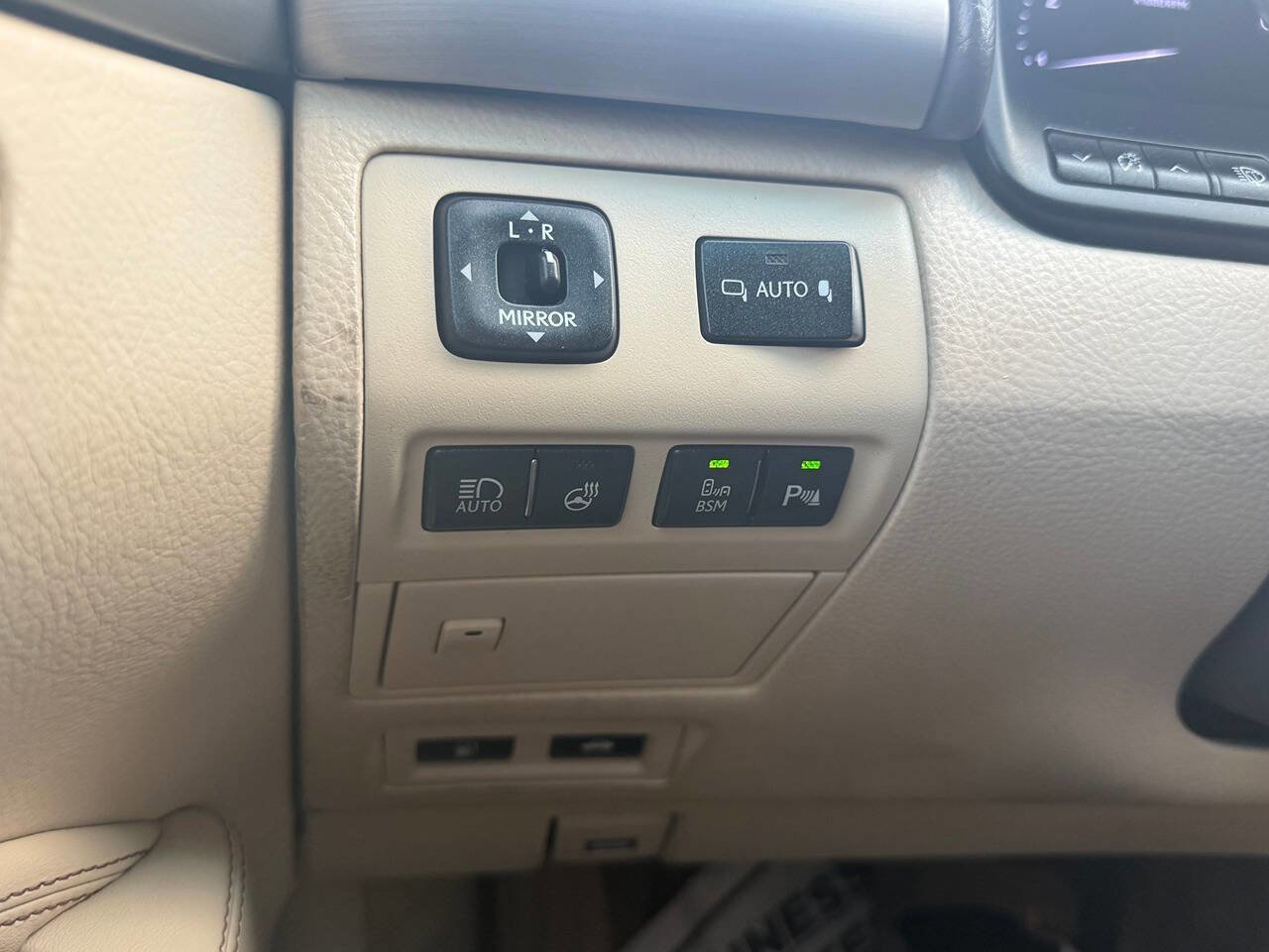 Used 2013 Lexus LS 460 w/ Comfort Pkg image 42