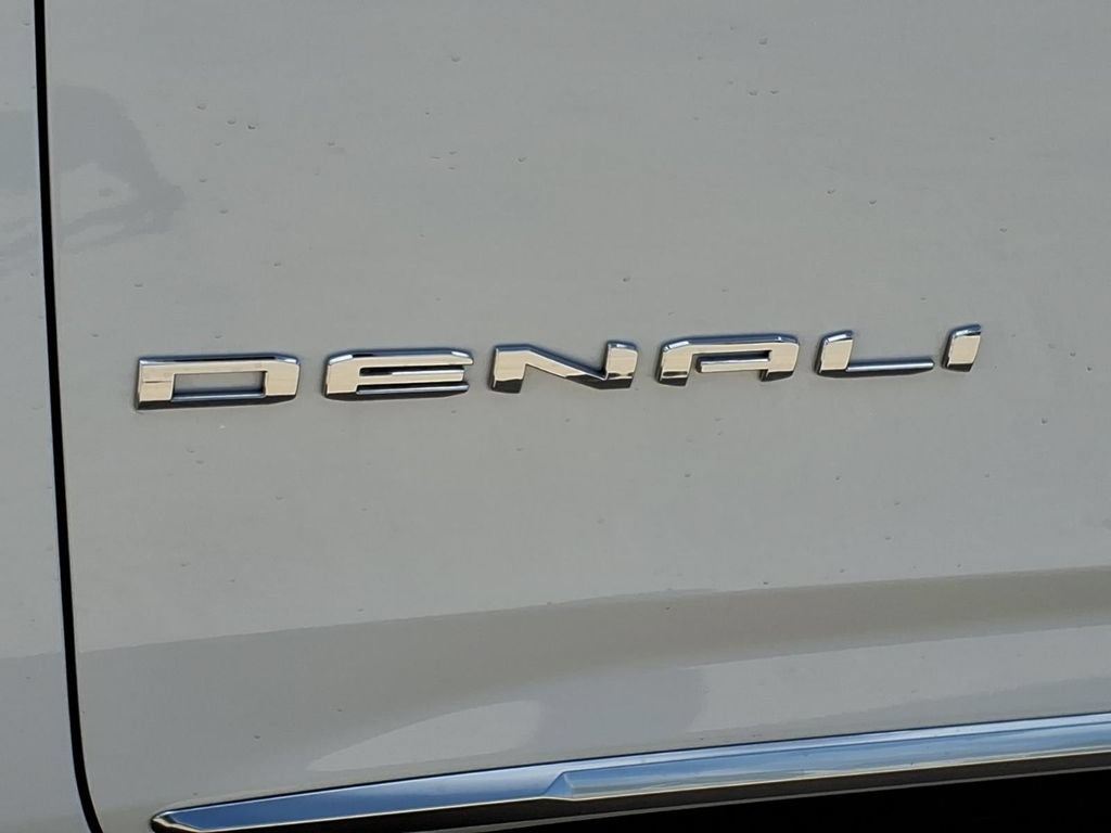 Used 2026 GMC Yukon XL Denali w/ Denali Reserve Package RWD image 11