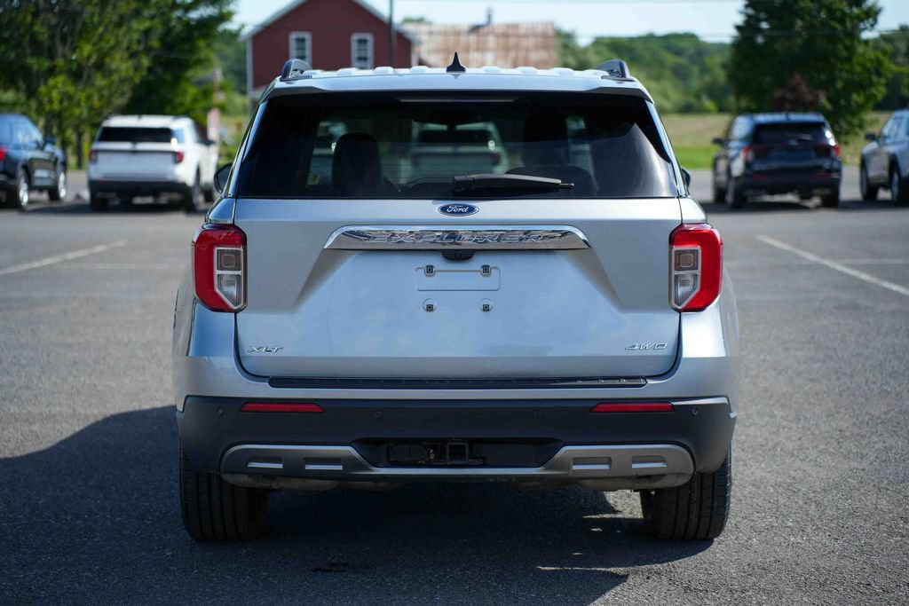 Used 2023 Ford Explorer XLT w/ Equipment Group 202A AWD/4WD image 6