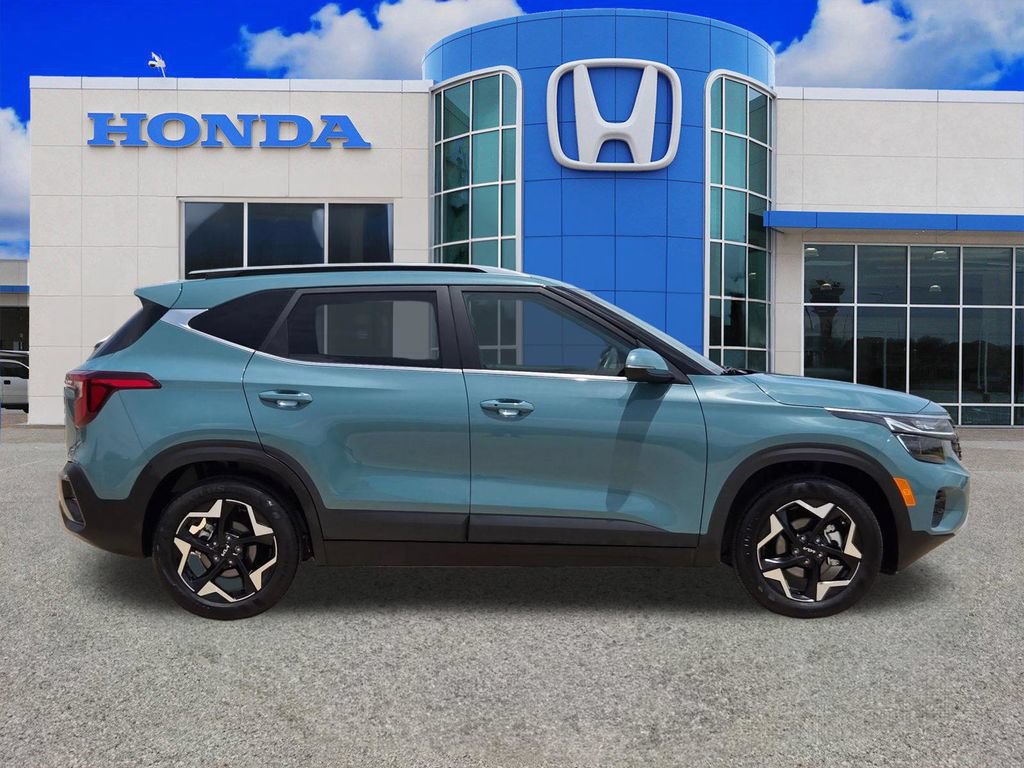 Used 2026 Kia Seltos EX FWD image 2