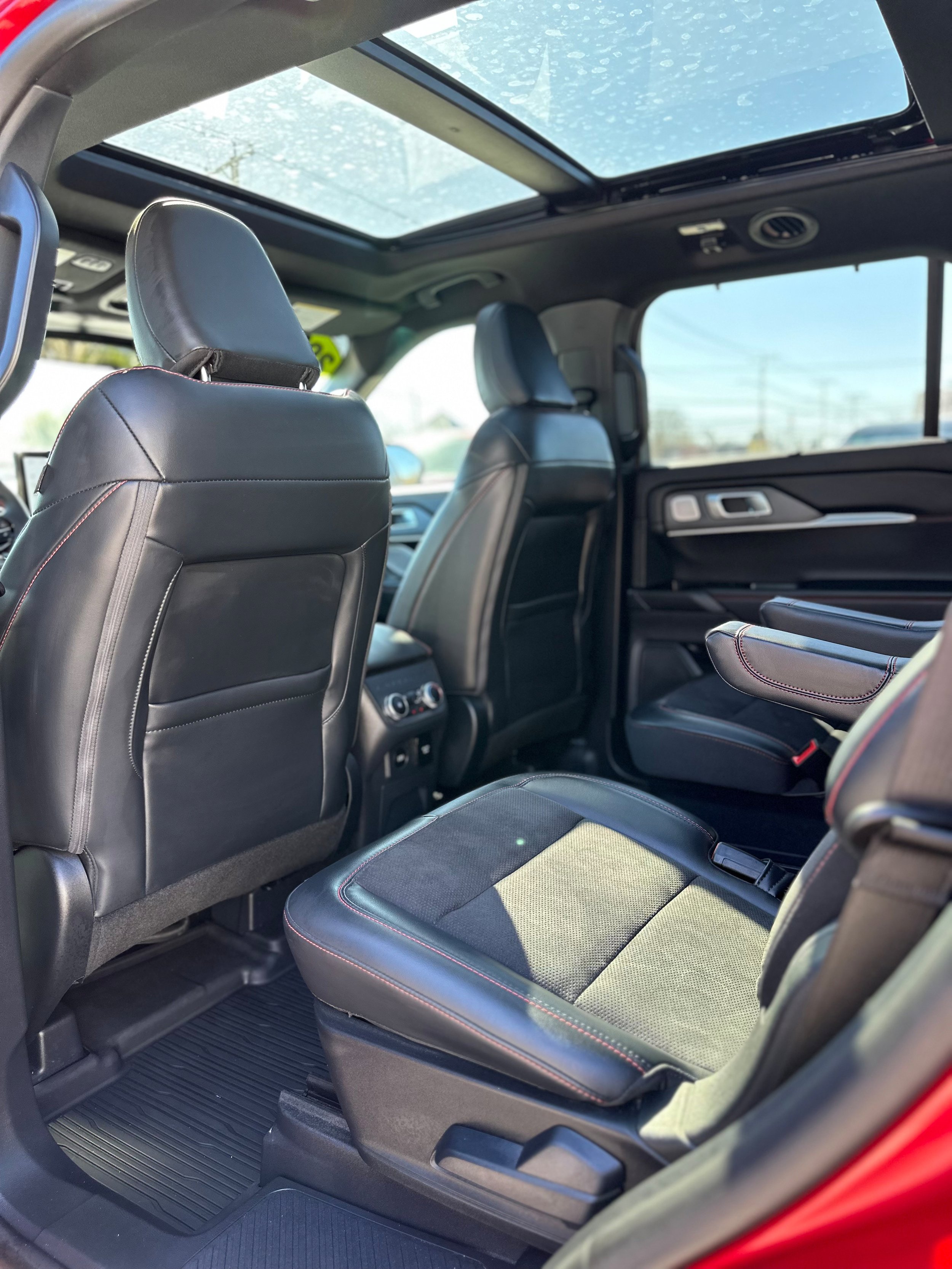 Used 2025 Ford Explorer ST AWD/4WD image 23