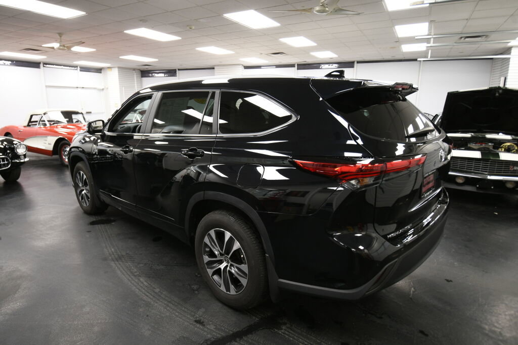 Certified 2023 Toyota Highlander XLE image 5