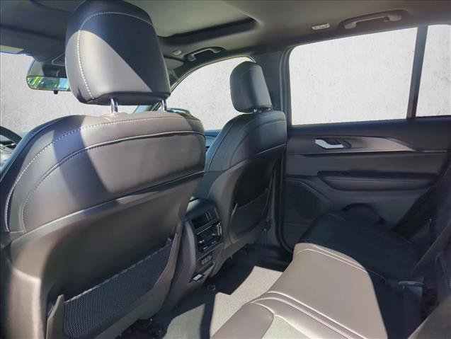 New 2025 Jeep Grand Cherokee Altitude image 17