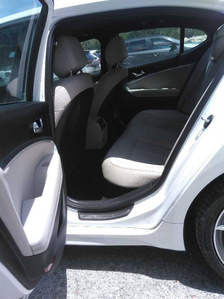 Used 2025 Genesis G70 2.5T RWD image 8