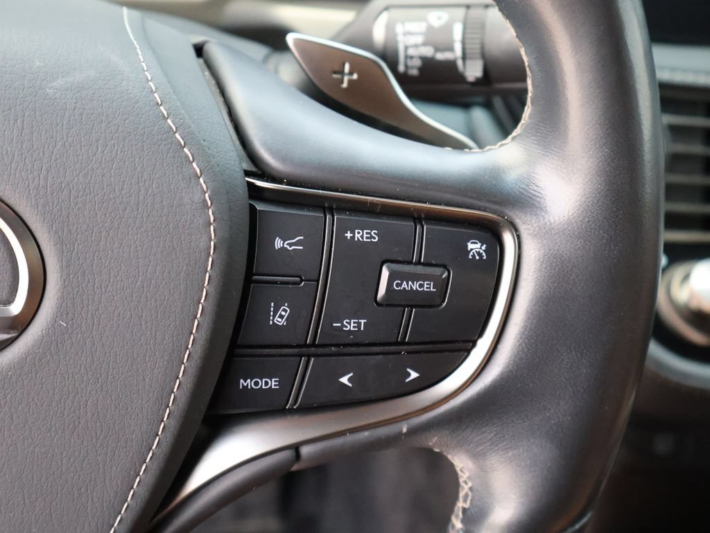Used 2022 Lexus LS 500 AWD w/ Luxury Package image 33